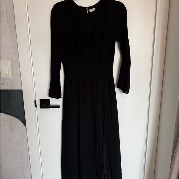 Wilfred Dresses & Skirts - Wilfred Classic Black Long Sleeve Dress